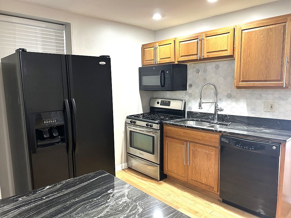 Fully equip Kitchen.
Gas Stove 
Dishwasher 
Vented Microwave 
Fridge w/ water & ice
Garbage disposal 
Granite countertops, tiled backsplash, beautiful cabinets, island & eat at bar.