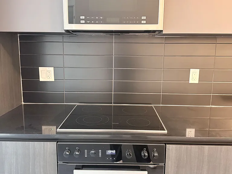 400 King St W #1106 — Photo 22