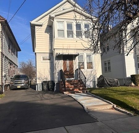 2nd image of 753 Myrtle St #2