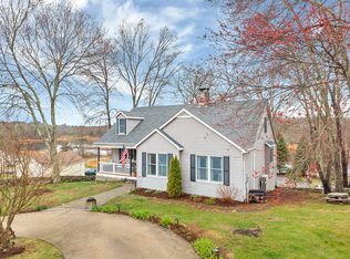 48 Arrowhead Dr, Ledyard, CT 06339