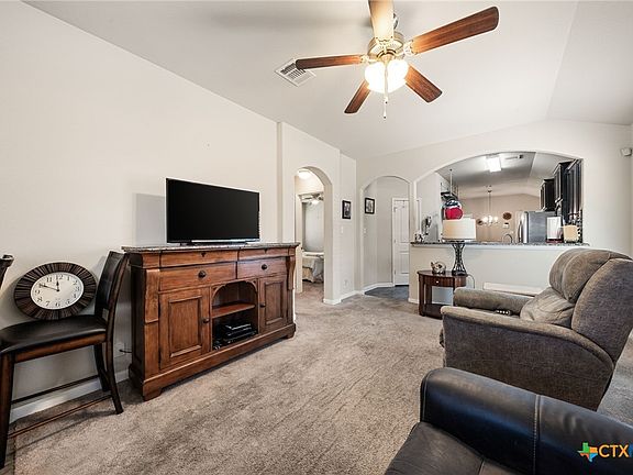 5th image of 1017 Stewart Dr