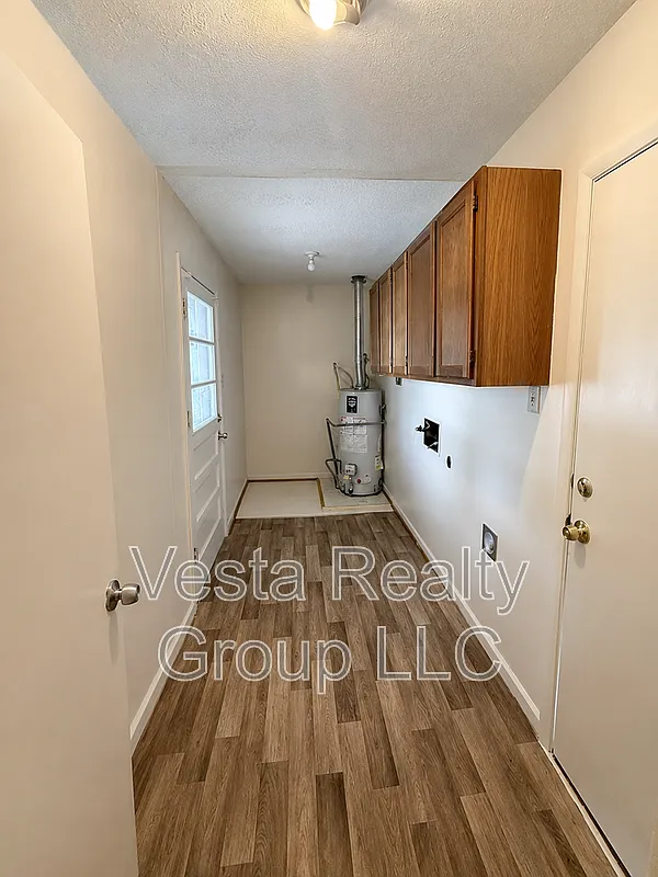 3 bed, 1.5 bath, 1582 sqft, $1,695 — Photo 4