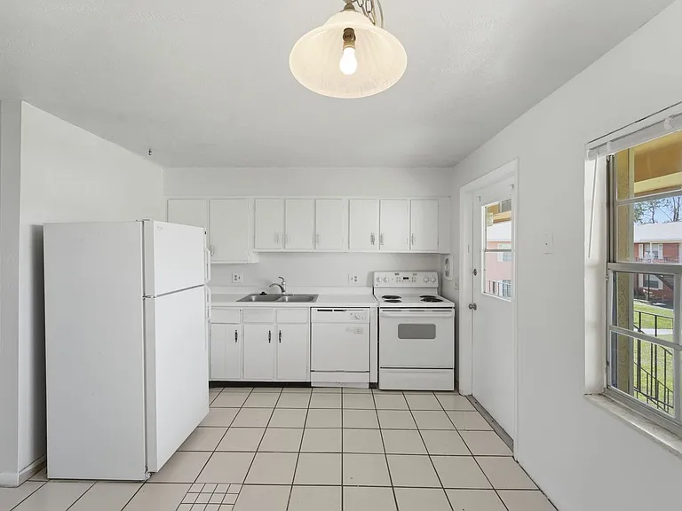 1655 W Oak Ridge Rd #D — Photo 16