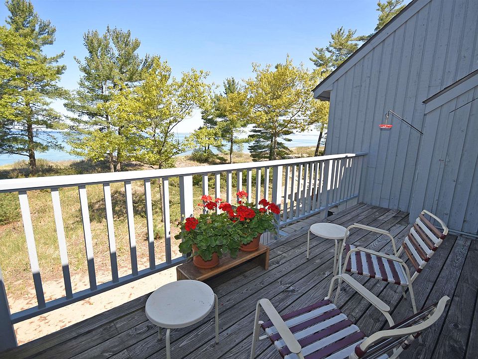 16 Beach Comber Gln, Glen Arbor, MI 49636 Zillow
