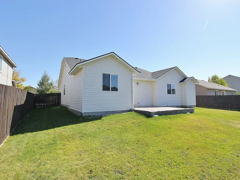 2525 N Blueblossom Dr — Photo 3