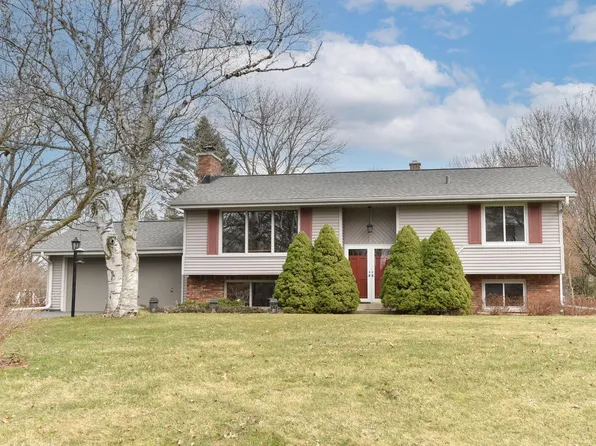 402 Vista View DRIVE, Cedarburg, WI 53012