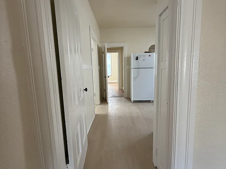 327 N Delaware St — Photo 8