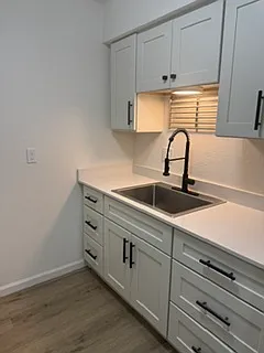 404 Cornell Dr SE #D — Photo 3