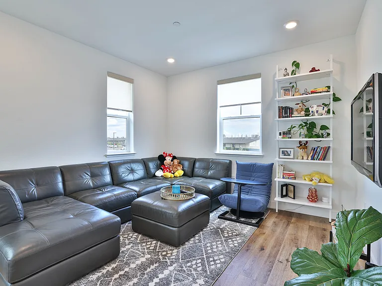 2887 Penrose Ln — Photo 23