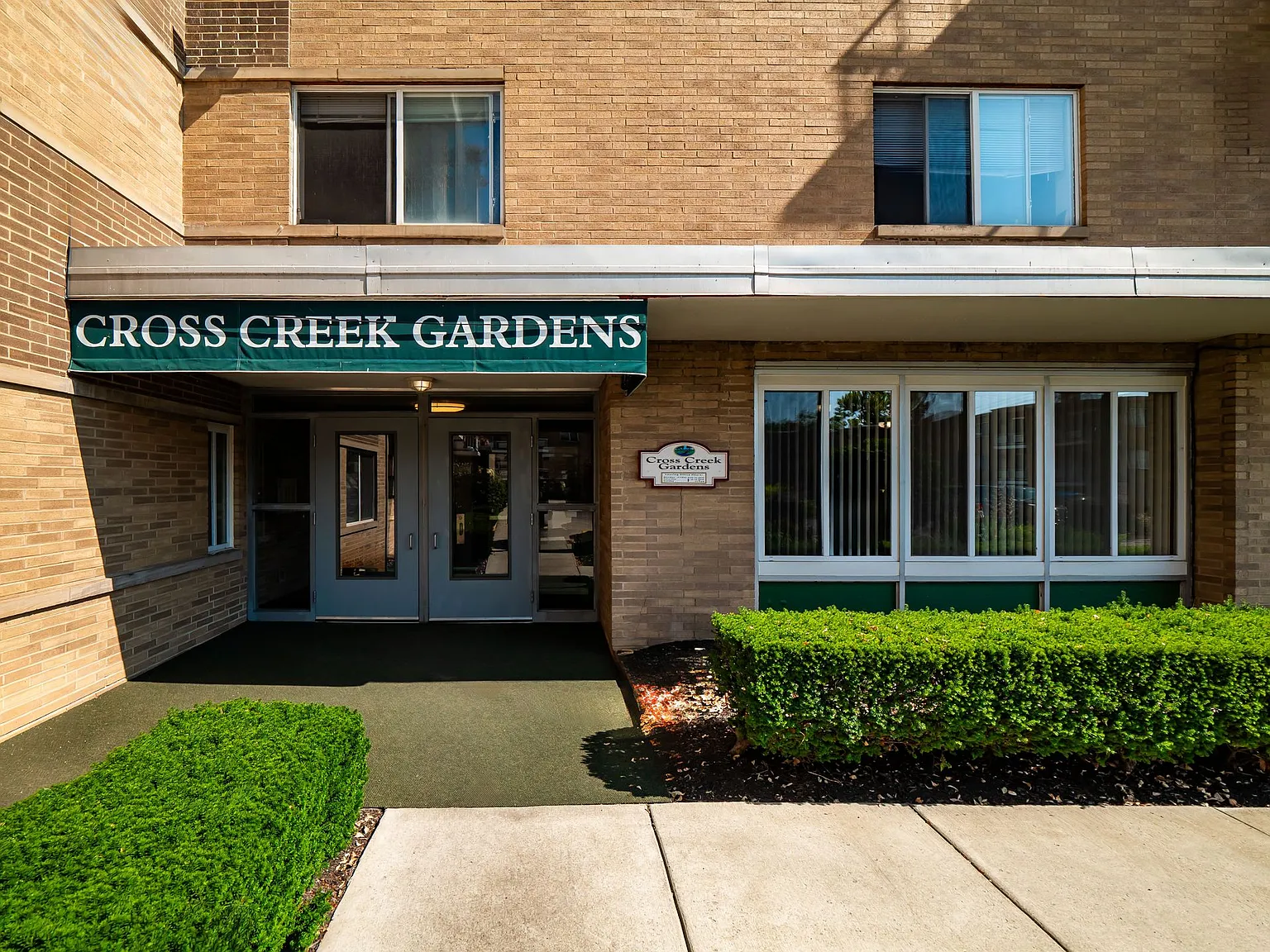 Cross Creek Apartments — Photo 2