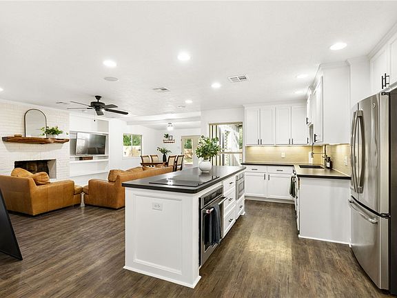 4th image of 1337 S Oaks Dr