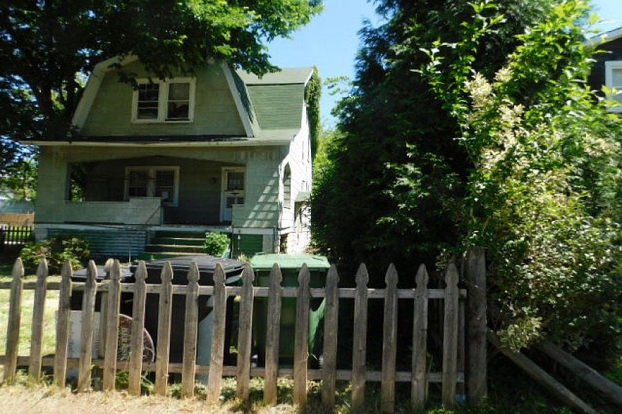 2nd image of 3006 Rosalie Ave