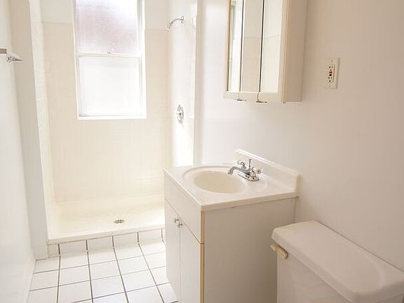 5th image of 3046 W Wellington Ave #1