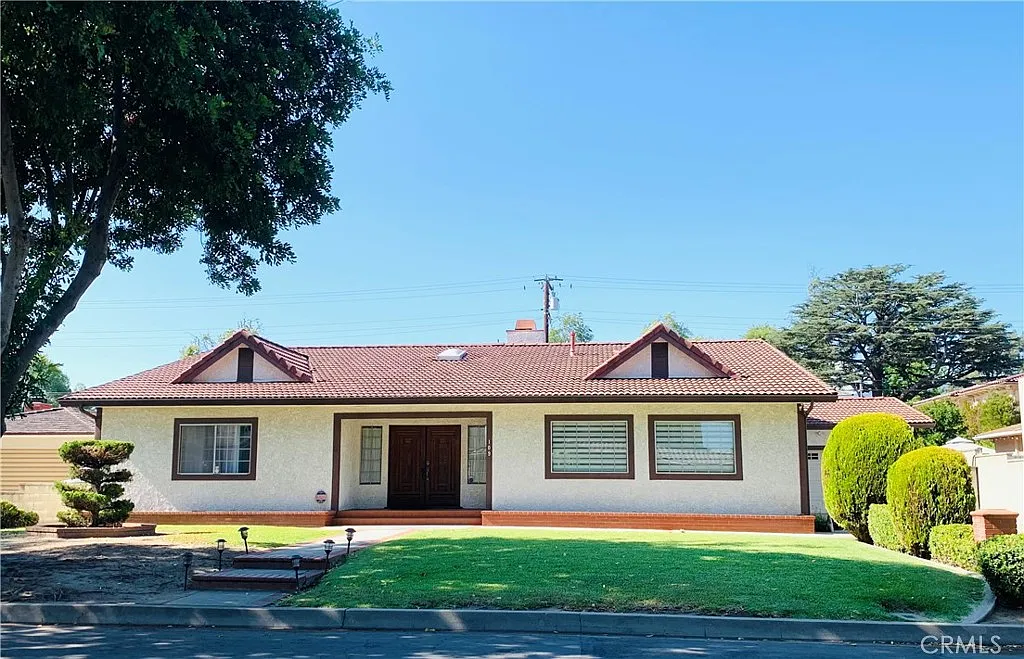 4 bed, 2.5 bath, 2669 sqft, $5,500 — Photo 1