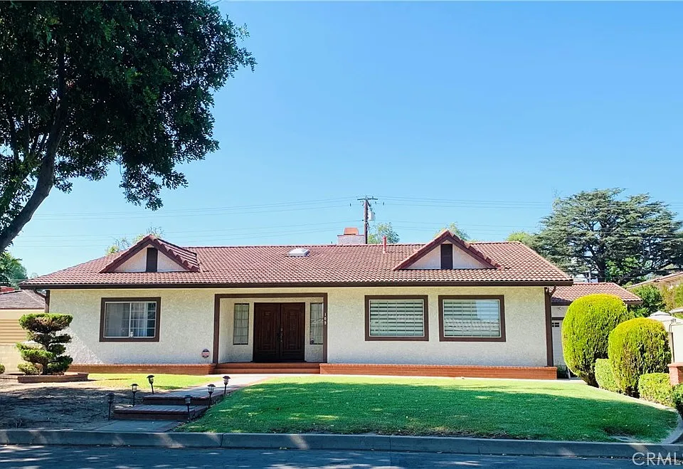 109 W Sandra Ave