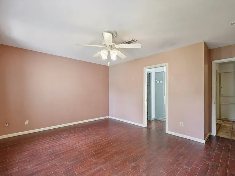 5710 Glasgow Ln — Photo 6