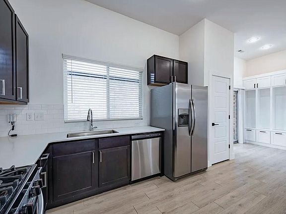 4th image of 234 SE 34th St #4da44c91b