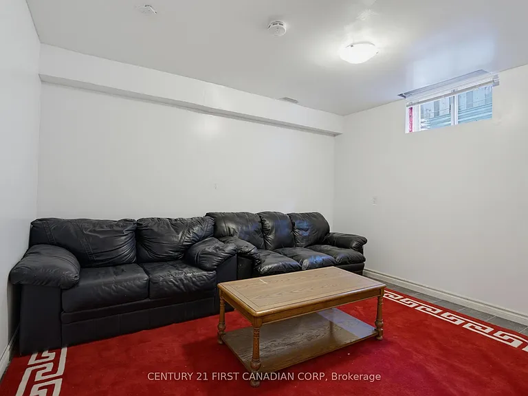 761 Blacksmith St — Photo 32