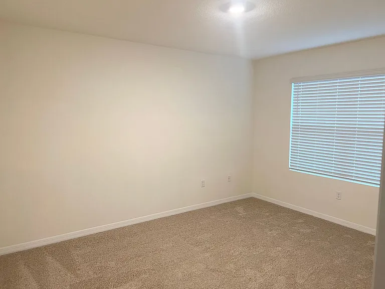 709 Versailles Ln — Photo 21
