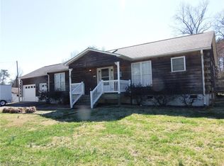 1025 Ginger Creek Cir, Pinnacle, NC 27043
