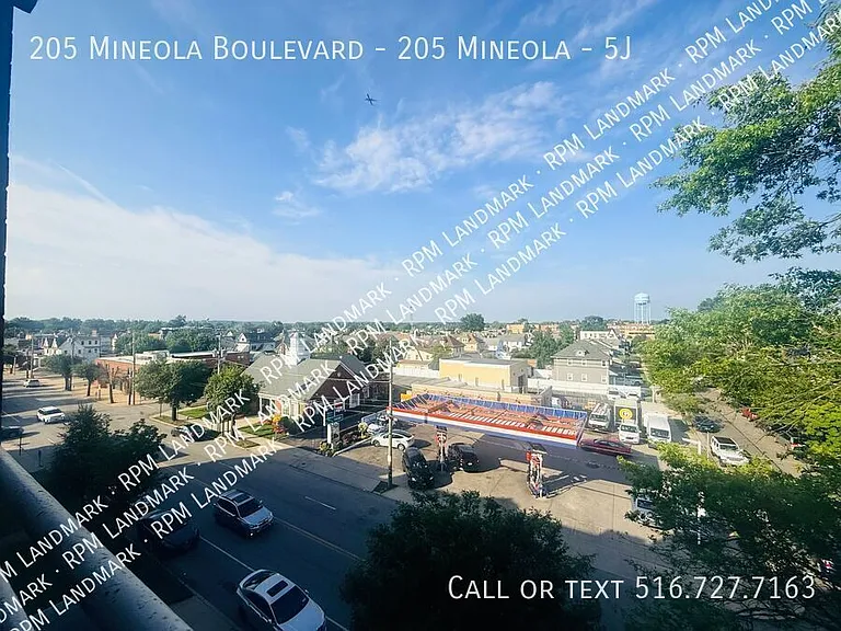 205 Mineola Blvd #5J — Photo 2
