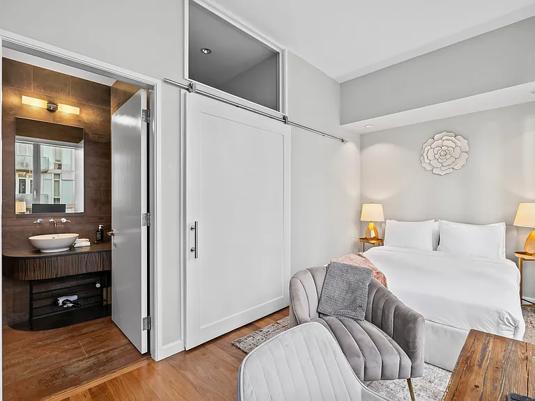 459 W 44th St #C — Photo 17