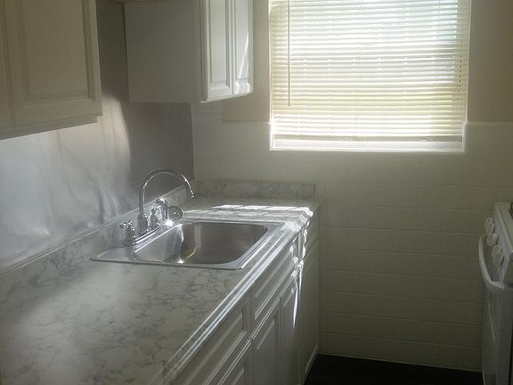 4th image of 1805 Crest Hill Ave #1