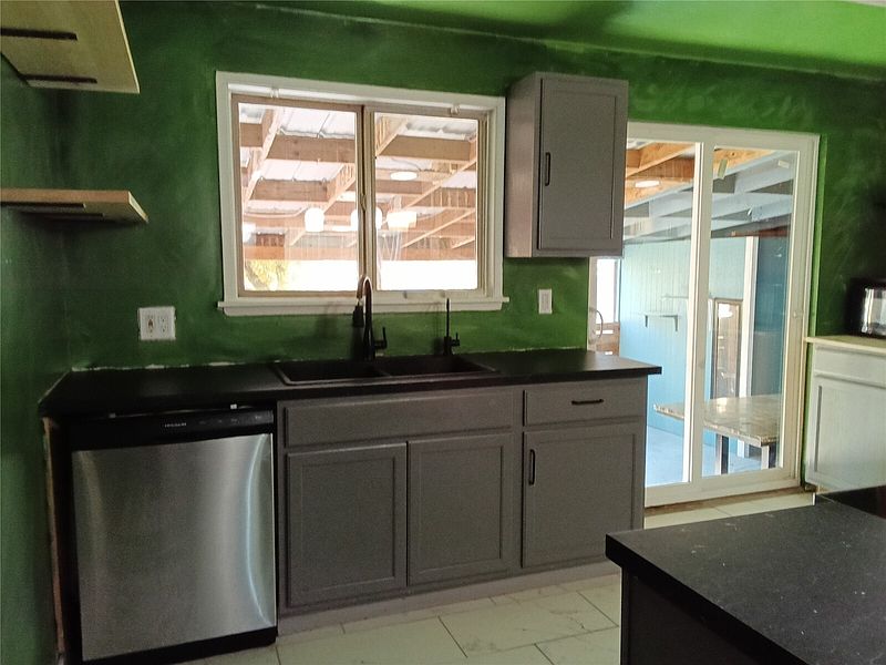4th image of 828 E 68th Street