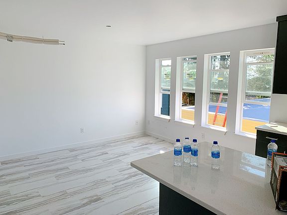 4th image of 828 N Garden St #201