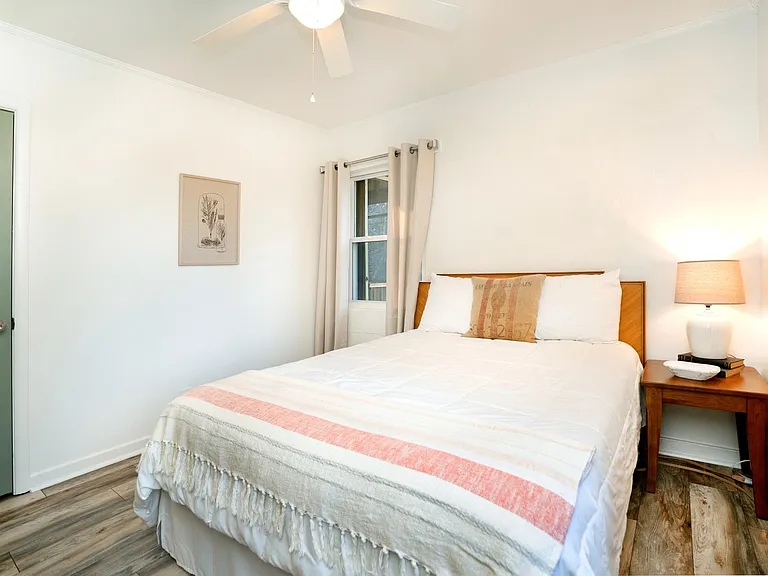 2nd Bedroom with Queen Size Bed