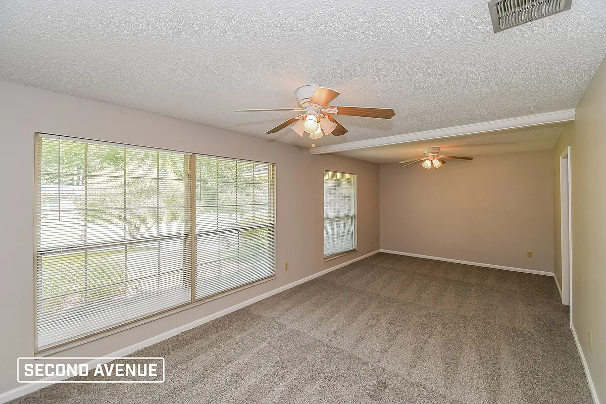 Building Photo - 1512 Rebecca Dr