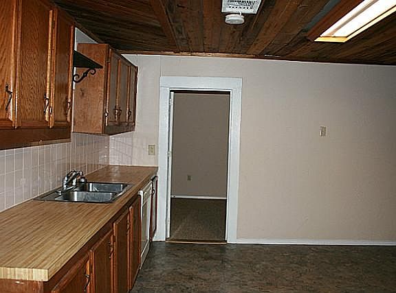 4th image of 9408 Pittsburg St