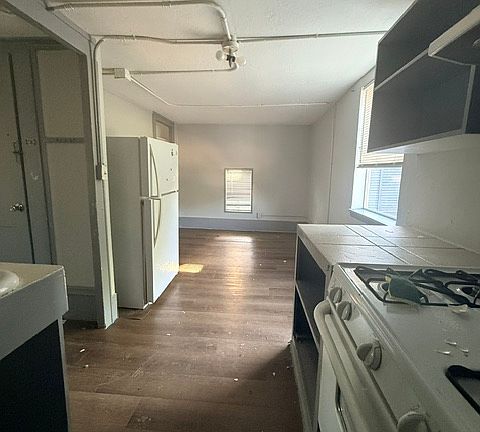 2nd image of 1710 Hardy St #8A