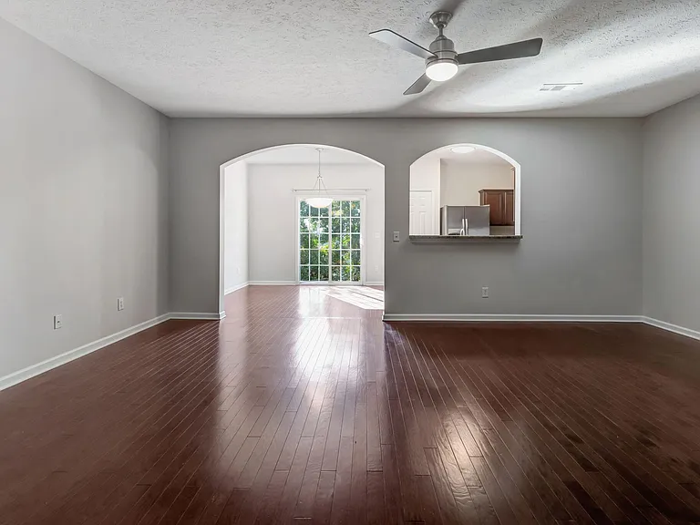 8103 Valley Oak Dr — Photo 7
