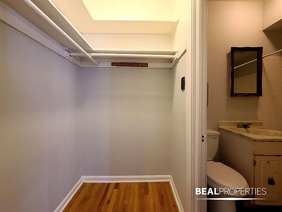 5th image of 837 W Wolfram St #8