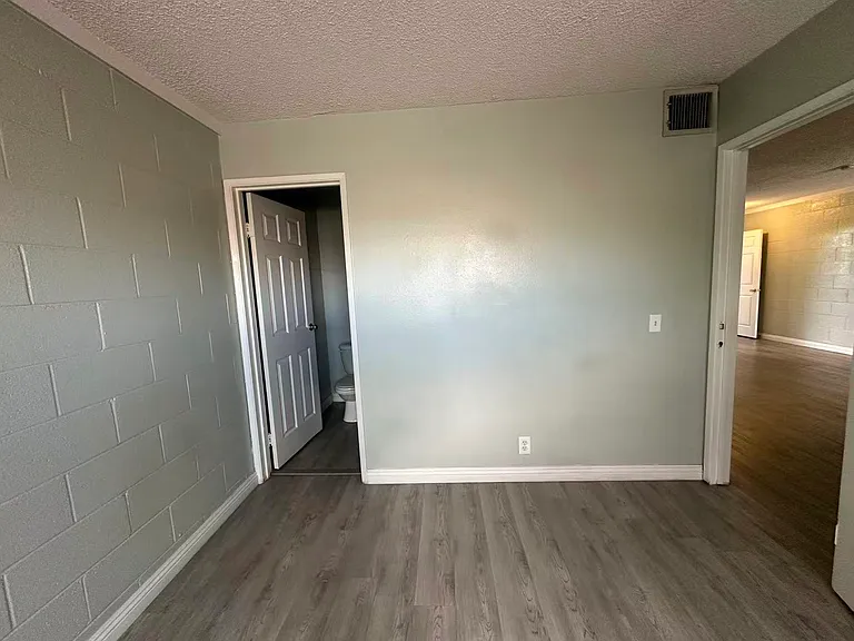581 Northrop Ave #1-6 — Photo 5