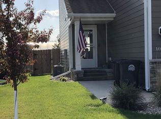 1008 Lindsey Ln, Grand Forks, ND 58201