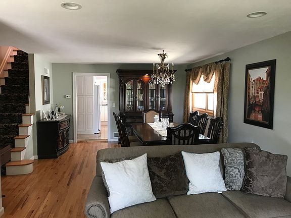 3rd image of 15 Juniper Pl