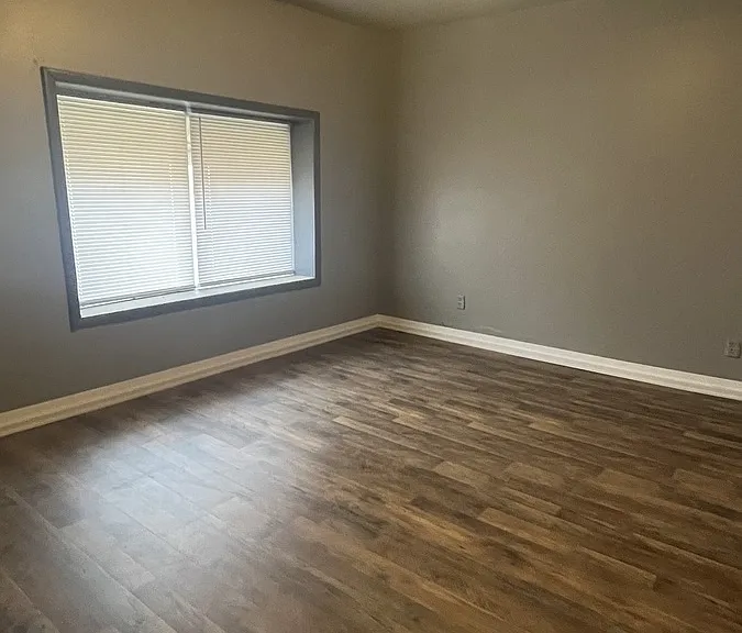 1326 E 9th St #3 — Photo 11