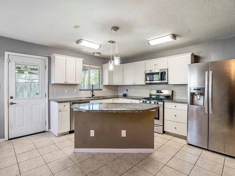 5211 Roserock Ln — Photo 10