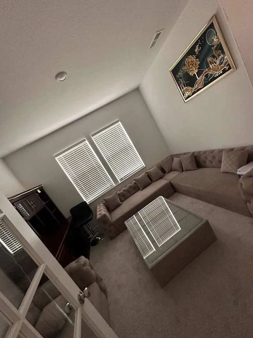 Spacious 5BR House in New Palestine — Photo 4