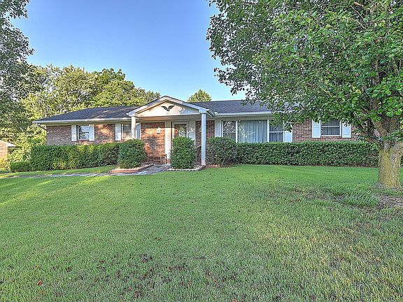 2nd image of 901 Martingale Dr