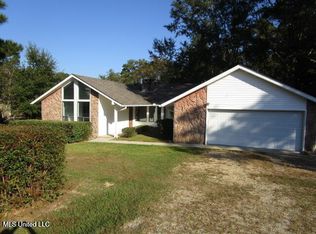 310 E Lakeshore Dr, Carriere, MS 39426