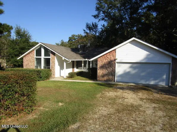 310 E Lakeshore Dr, Carriere, MS 39426