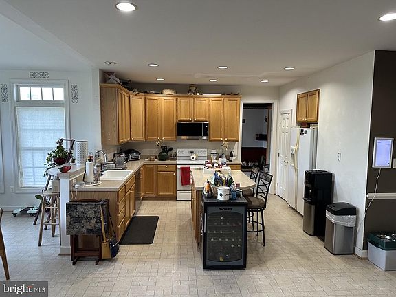 4th image of 3708 Flintridge Ct