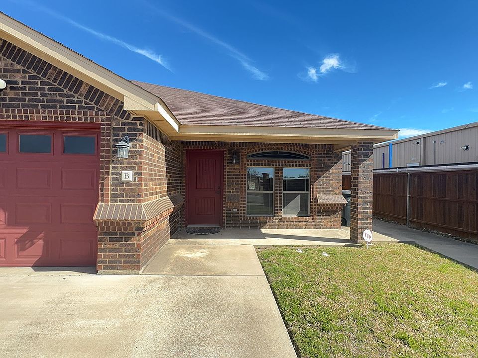 1st image of 907 Safari Dr #B