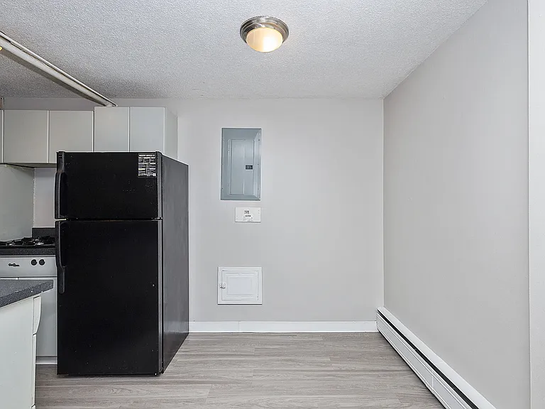 Kent Apartments — Photo 32
