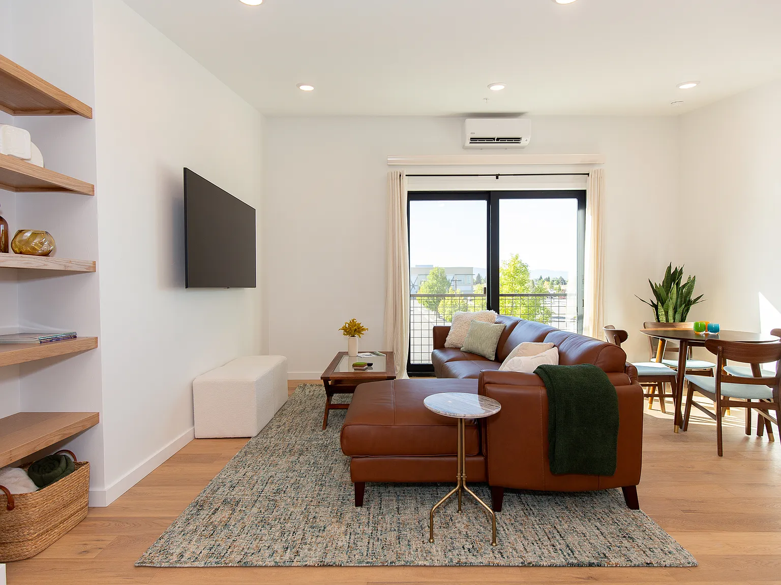 2 bed, $3,500 — Photo 1