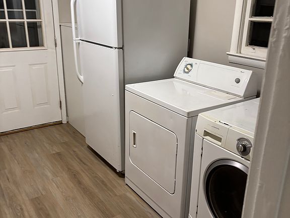 4th image of 135 Springtree Rd #B