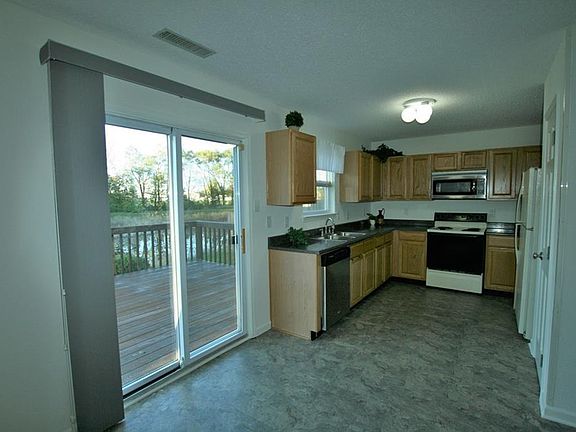 3rd image of 16851 Lowell Dr